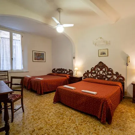 Tre Donzelle Hotel *